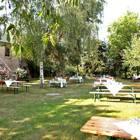 Sommerscheune-mit-Treppe-in-den-Garten.jpg