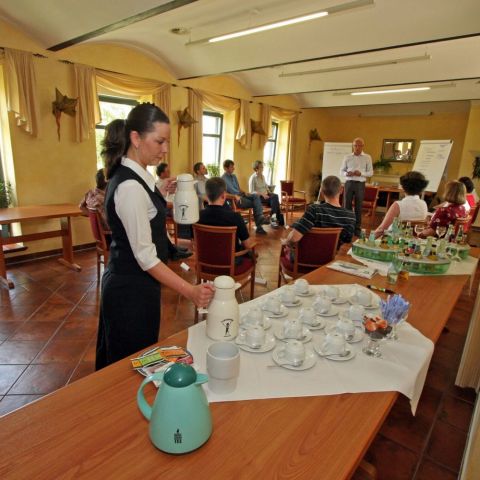 grosser-tagungsraum-stuhlkreis-hotel-moritz-elbe.jpg