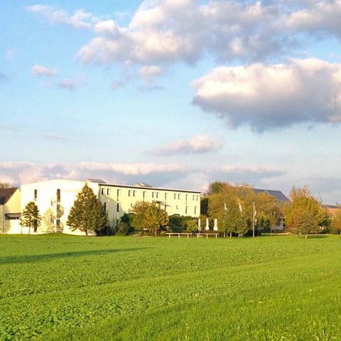 Hotelansicht vom Elberadweg